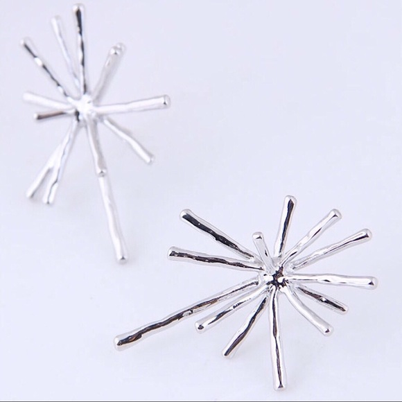 Sunburst Pierced Earrings Metal Lightweight Silver - Picture 5 of 6